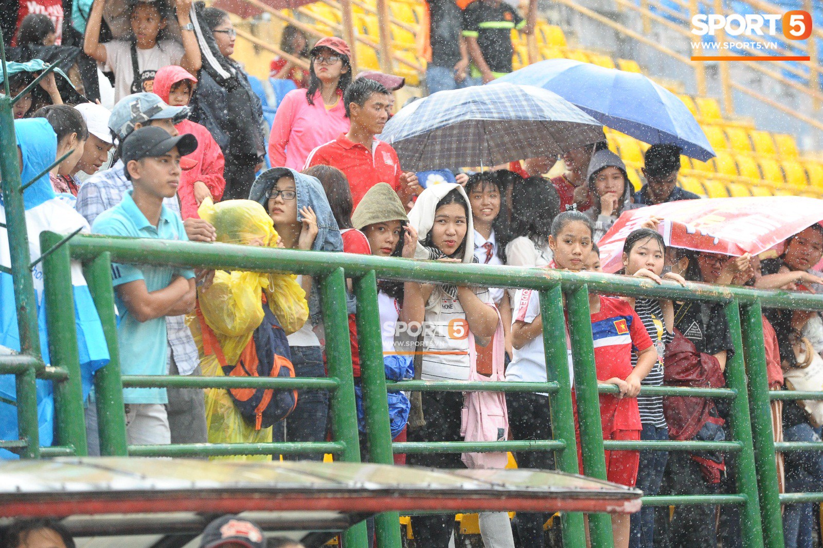 Olympic Việt Nam: Ngày lên đường đầy trăn trở và những tình yêu - Ảnh 3.