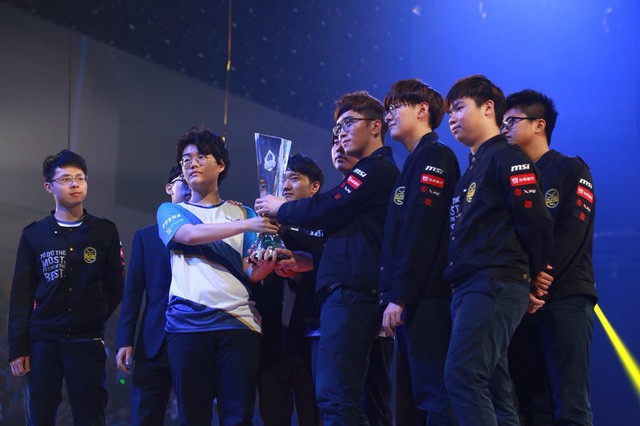 Điểm tin Esports ngày 16/9: Flash Wolves vô địch LMS Mùa Hè 2018 - Ảnh 1.