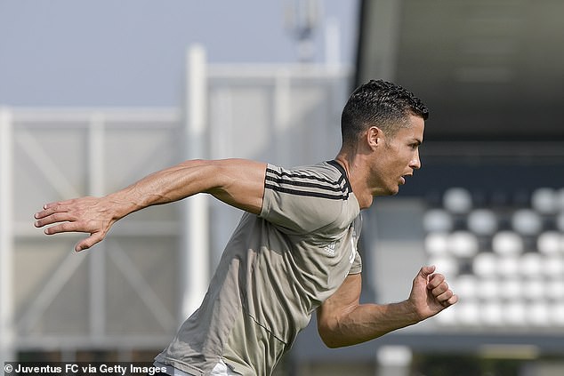 Ronaldo tập luyện hăng say chờ phục thù, mạch máu ở bắp đùi nổi chằng chịt như dây điện - Ảnh 4.