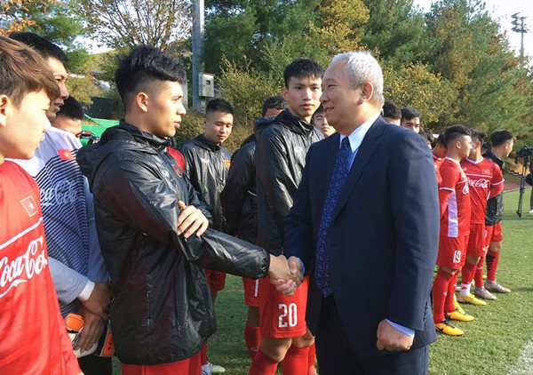 Đình Trọng nhận được sự quan tâm từ Đại sứ Việt Nam tại Hàn Quốc - Ảnh 2.