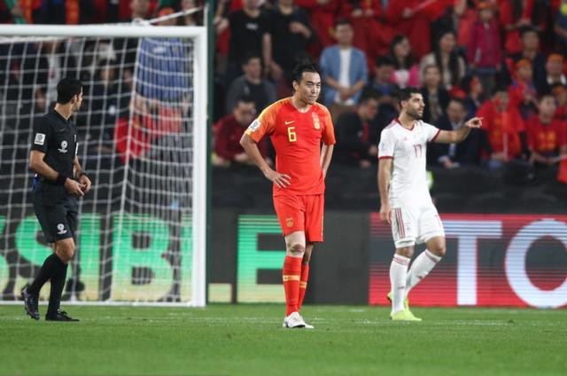 Sai lầm tai hại tại Asian Cup, tội đồ của tuyển Trung Quốc nhận án phạt, bị đầy xuống đá cho đội trẻ - Ảnh 1.