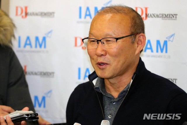 Thầy Park trả lời báo Hàn Quốc: Vô địch AFF Cup và vào tứ kết Asian Cup chưa phải đỉnh cao nhất - Ảnh 2.