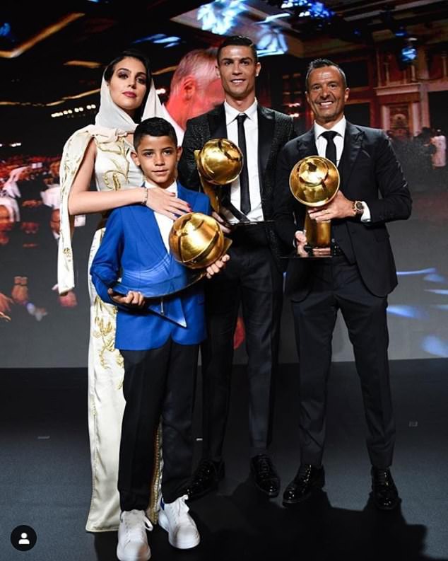 Đánh bại 2 nhà vô địch World Cup, Ronaldo giành giải thưởng Cầu thủ xuất sắc nhất năm 2018 - Ảnh 2.
