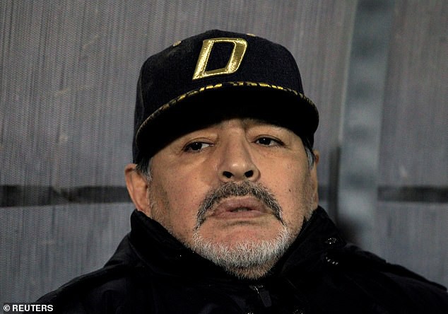 Cậu bé vàng Maradona nhập viện, suýt phải lên bàn mổ - Ảnh 1.