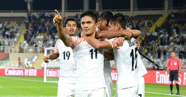 Bị Ấn Độ thảm sát, Thái Lan tụt 4 bậc trên bảng xếp hạng FIFA - Ảnh 1.