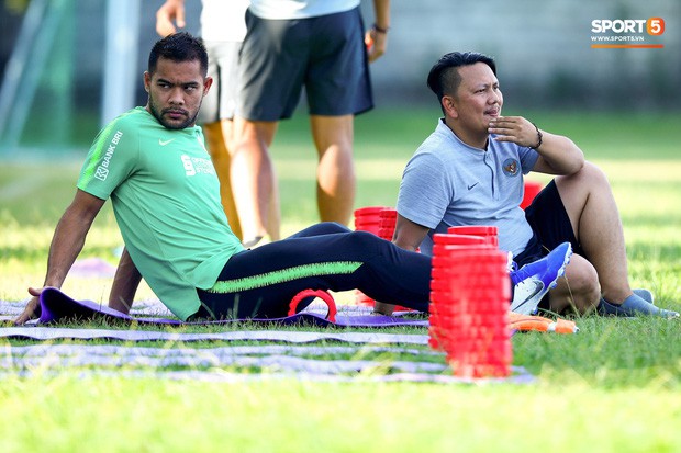 Cầu thủ của Indonesia mệt mỏi trước trận gặp Việt Nam: Chúng tôi có cố gắng hơn 100% cũng không đủ, thật tệ hại - Ảnh 1.