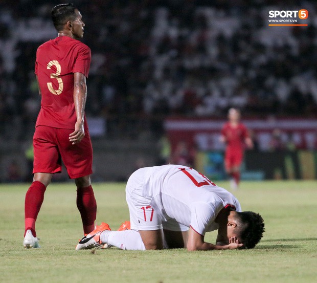 Quang Hải bị kéo cổ nguy hiểm, Đức Huy nắn gân Messi Indonesia trong chiến thắng của tuyển Việt Nam - Ảnh 11.