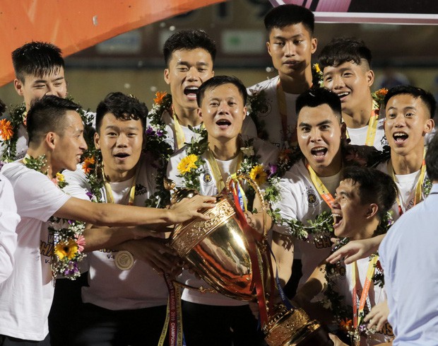 Hai thủ môn của U22 Việt Nam được bắt chính ở V.League trước ngày lên hội quân chuẩn bị cho SEA Games 2019 - Ảnh 7.