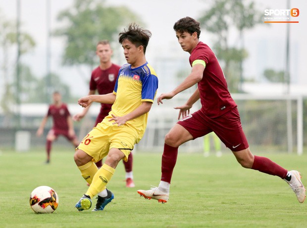 U19 Việt Nam liên tục bị ăn đòn nhưng vẫn giành chiến thắng trước đội bóng đến từ châu Âu một cách thuyết phục - Ảnh 1.