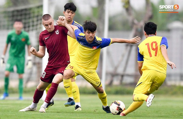 U19 Việt Nam liên tục bị ăn đòn nhưng vẫn giành chiến thắng trước đội bóng đến từ châu Âu một cách thuyết phục - Ảnh 10.