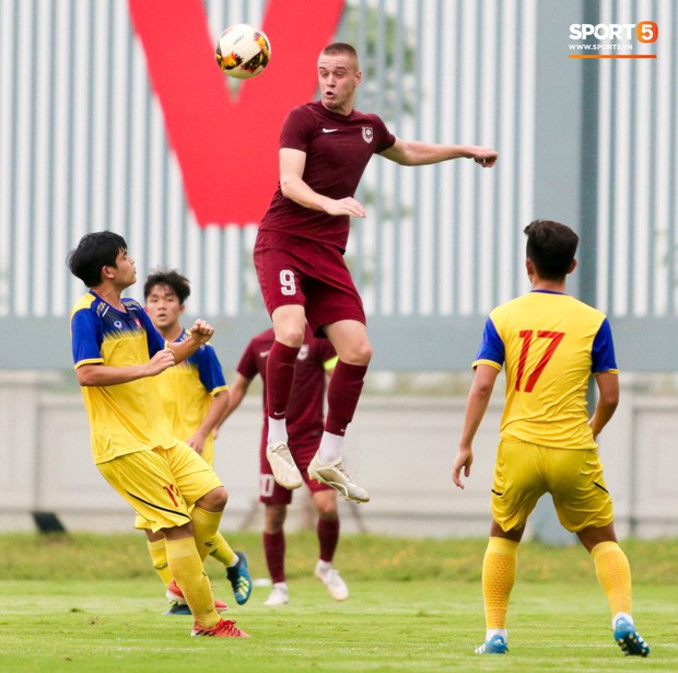 U19 Việt Nam liên tục bị ăn đòn nhưng vẫn giành chiến thắng trước đội bóng đến từ châu Âu một cách thuyết phục - Ảnh 2.