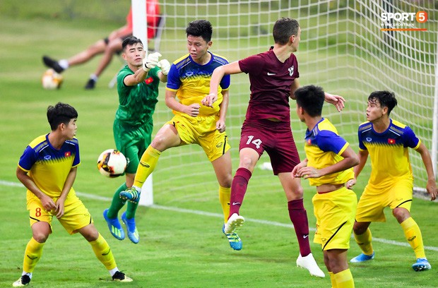 U19 Việt Nam liên tục bị ăn đòn nhưng vẫn giành chiến thắng trước đội bóng đến từ châu Âu một cách thuyết phục - Ảnh 5.
