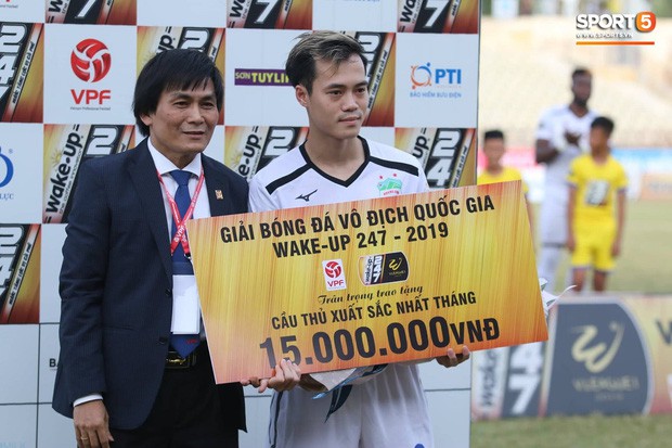 Không phải Văn Quyết, Văn Toàn mới là người nhiều lần nhận giải Cầu thủ xuất sắc nhất trận tại V.League 2019 - Ảnh 1.