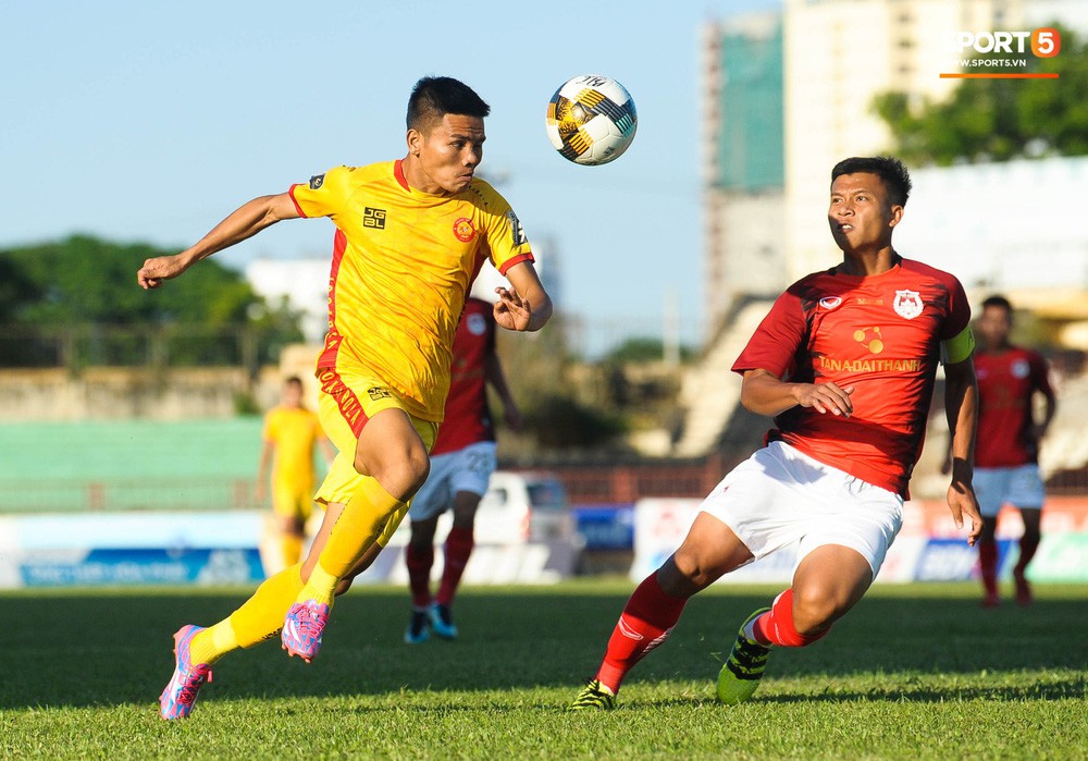 Đánh bại Phố Hiến trong trận play-off kịch tính, Thanh Hoá FC chính thức trụ hạng - Ảnh 1.