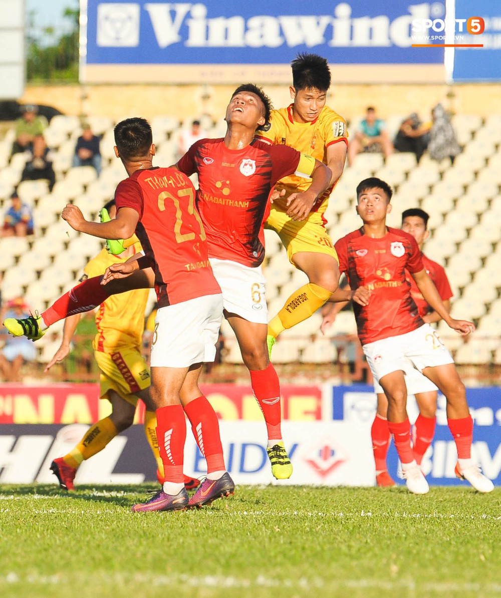 Đánh bại Phố Hiến trong trận play-off kịch tính, Thanh Hoá FC chính thức trụ hạng - Ảnh 3.