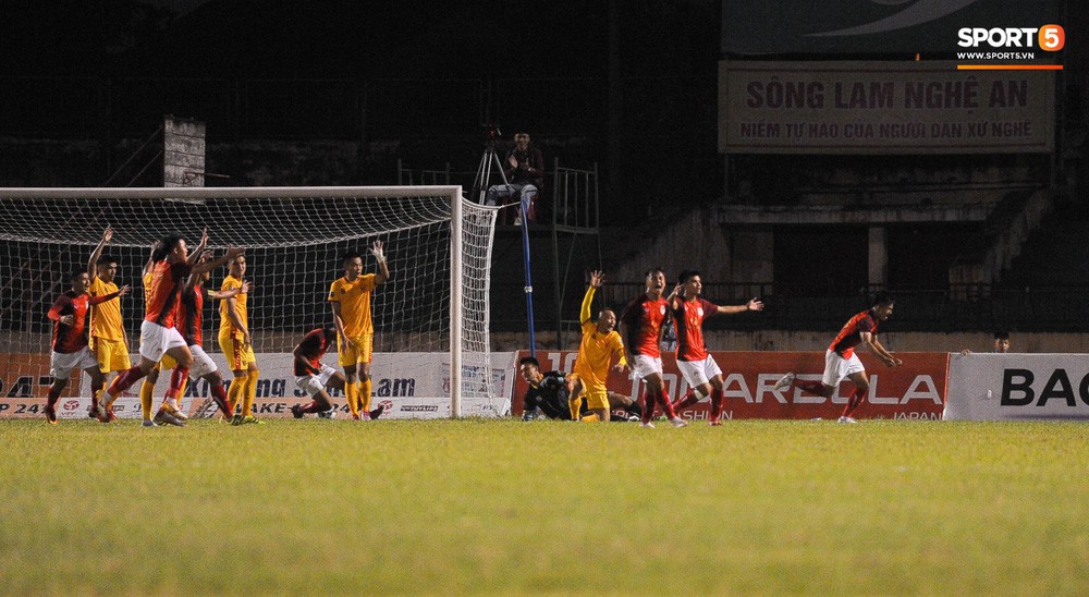 Đánh bại Phố Hiến trong trận play-off kịch tính, Thanh Hoá FC chính thức trụ hạng - Ảnh 9.