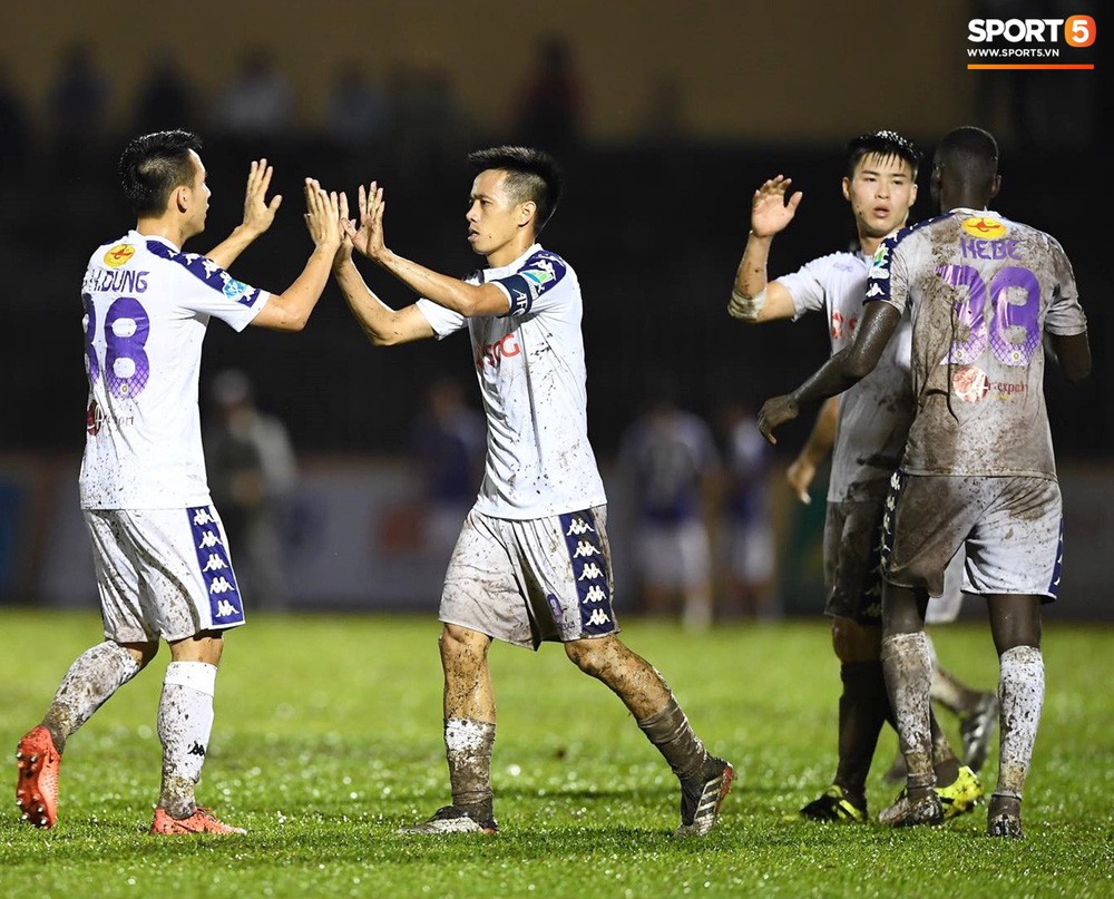 Đánh bại Quảng Nam trong trận chiến đầm lầy, Hà Nội FC lần đầu tiên vô địch Cúp Quốc gia, hoàn thành bộ sưu tập cúp quốc nội - Ảnh 11.