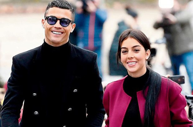 Sau khi tuyên bố sẽ tổ chức đám cưới, Ronaldo và bạn gái nóng bỏng trốn các thiên thần nhỏ, rủ nhau đi đánh quả lẻ - Ảnh 4.