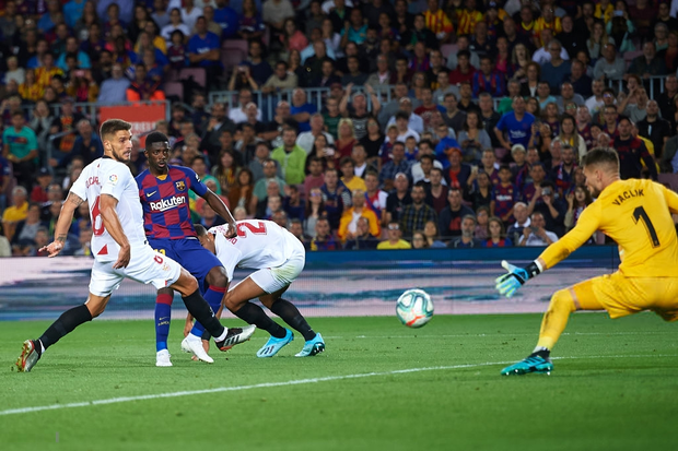Messi thông nòng bằng siêu phẩm, Barcelona vùi dập kẻ thách thức nhưng niềm vui chưa trọn vẹn bởi drama thẻ đỏ cuối trận - Ảnh 7.