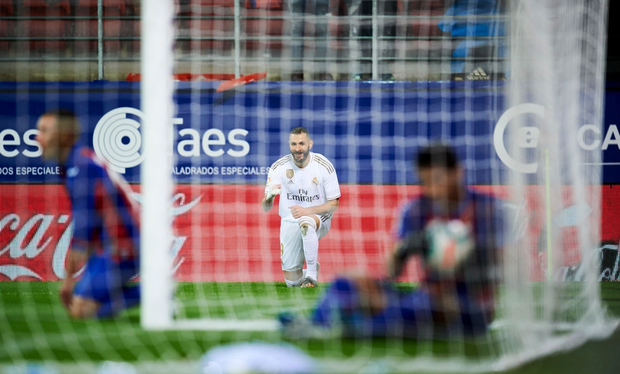 Thủ thành thảm họa phá kỷ lục của người tiền nhiệm, Real Madrid thắng đậm để bám sát gót kình địch Barcelona - Ảnh 3.