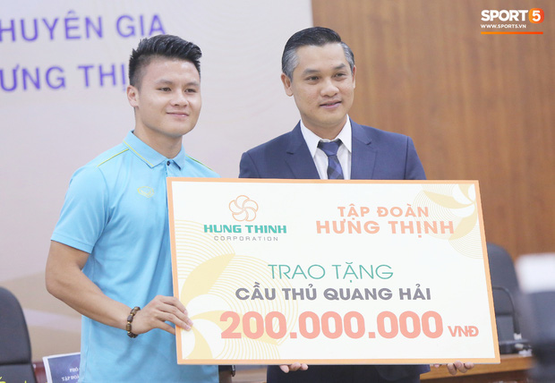 Quang Hải - Văn Toàn nói chuyện bí ẩn, nhận thưởng khủng trước thềm trận đấu với UAE và Thái Lan tại vòng loại World Cup 2022 - Ảnh 5.