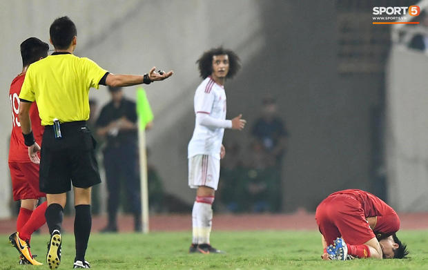 Đôi chân pha lê Tuấn Anh vô hiệu hóa cầu thủ UAE hay nhất châu Á - Ảnh 9.