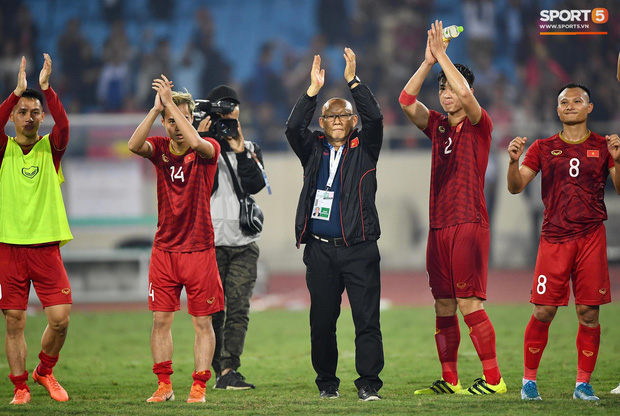 Đôi chân pha lê Tuấn Anh vô hiệu hóa cầu thủ UAE hay nhất châu Á - Ảnh 14.
