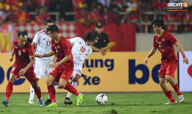 Đôi chân pha lê Tuấn Anh vô hiệu hóa cầu thủ UAE hay nhất châu Á - Ảnh 6.