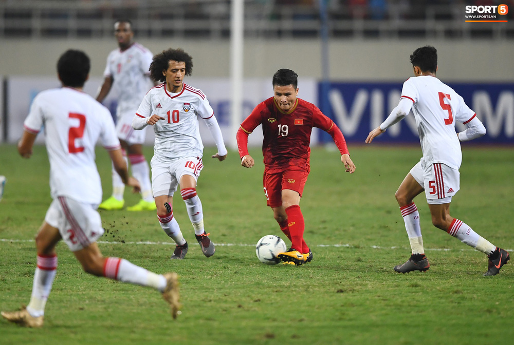 Không trực tiếp ghi bàn, Quang Hải vấn khiến hậu vệ UAE phải khiếp sợ với đôi chân ma thuật - Ảnh 4.