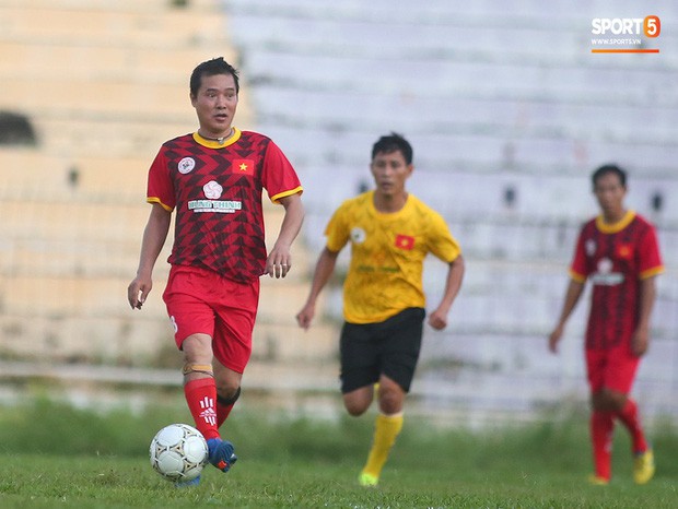 Ngắm Hồng Sơn, Huỳnh Đức biểu diễn, sống lại những ký ức đẹp cùng thế hệ vàng bóng đá Việt Nam - Ảnh 12.