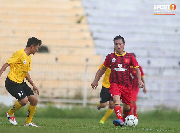 Ngắm Hồng Sơn, Huỳnh Đức biểu diễn, sống lại những ký ức đẹp cùng thế hệ vàng bóng đá Việt Nam - Ảnh 13.