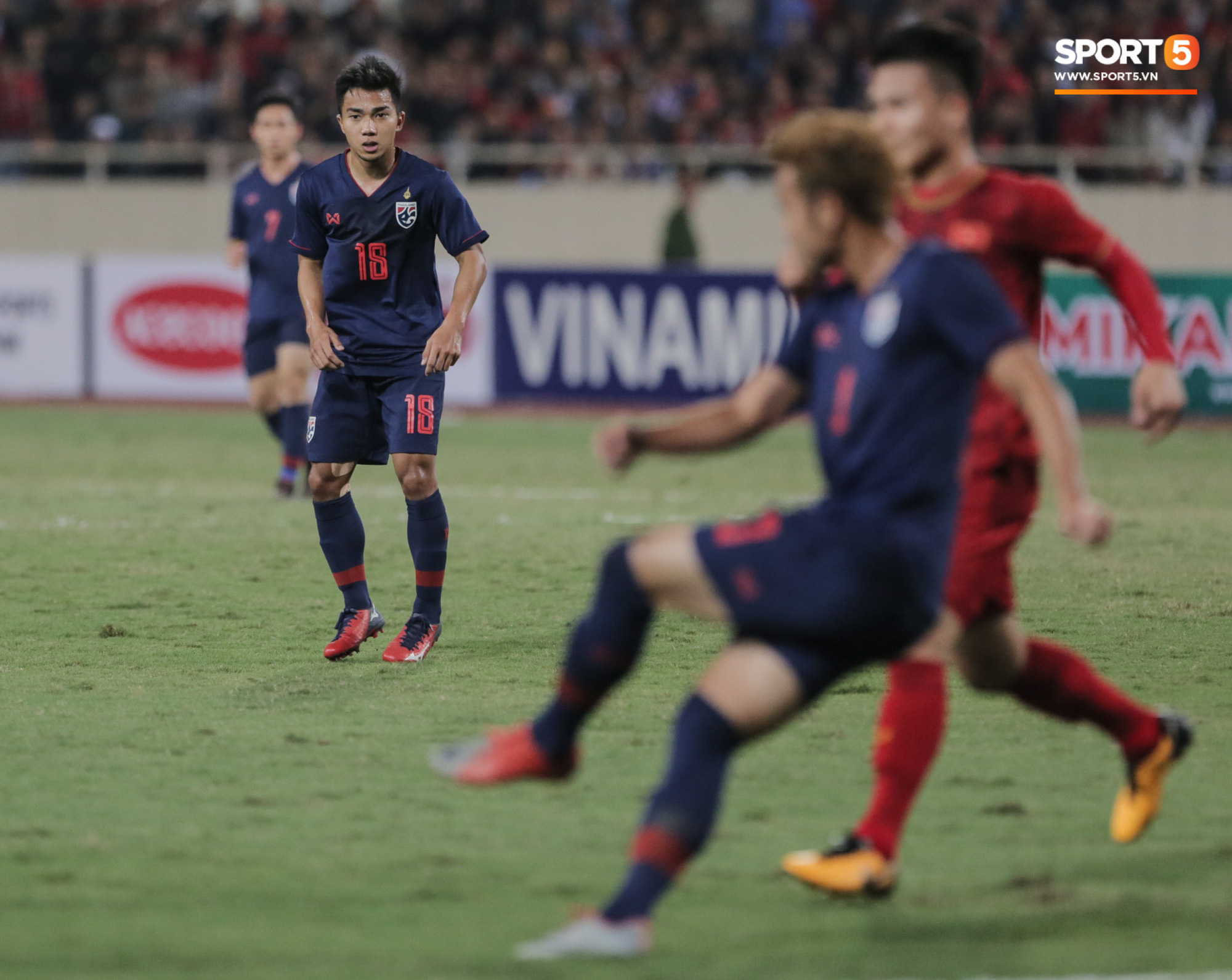 Messi Thái Chanathip lừa bóng khiến Tuấn Anh ngã nhào - Ảnh 4.