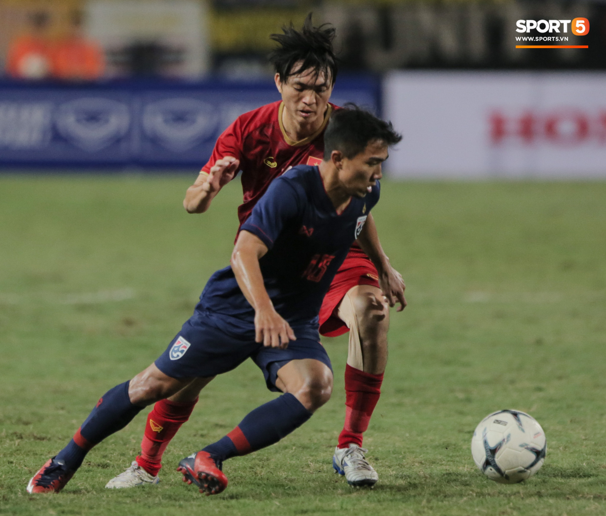 Messi Thái Chanathip lừa bóng khiến Tuấn Anh ngã nhào - Ảnh 3.