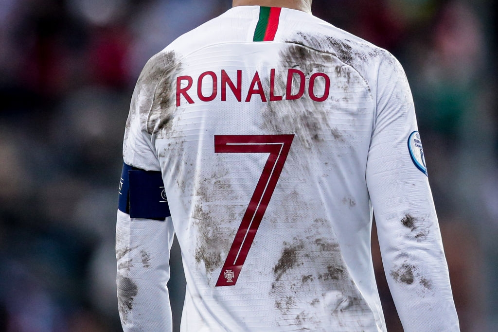 Ronaldo than khổ sau khi phải thi đấu trên ruộng khoai: Tôi thật sự chẳng biết phải đá ra sao với mặt sân như vậy! - Ảnh 3.