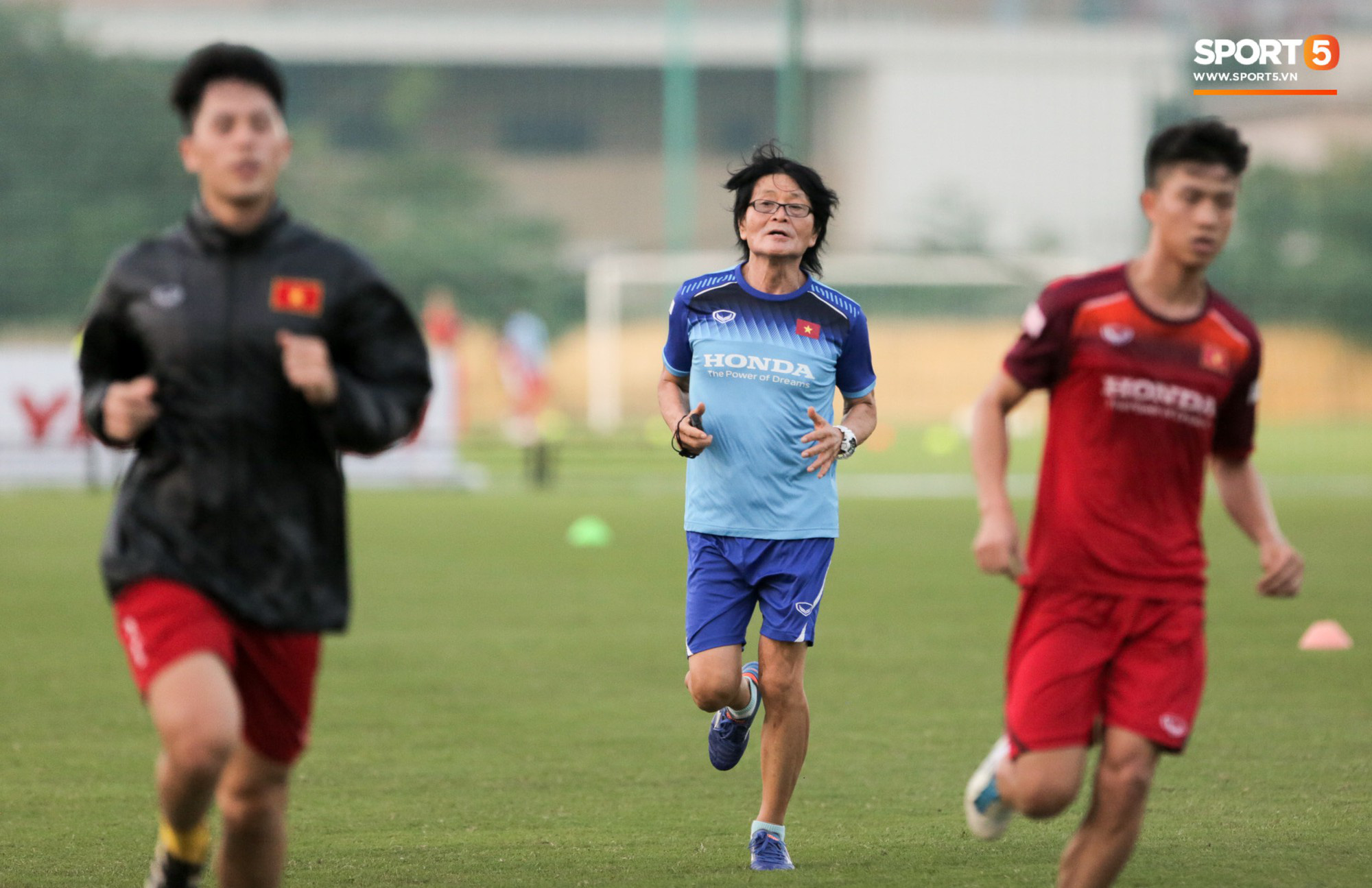 Thần y Hàn Quốc chỉ ra thói quen cố hữu trong ăn uống khiến bóng đá Việt Nam còn chậm phát triển - Ảnh 2.