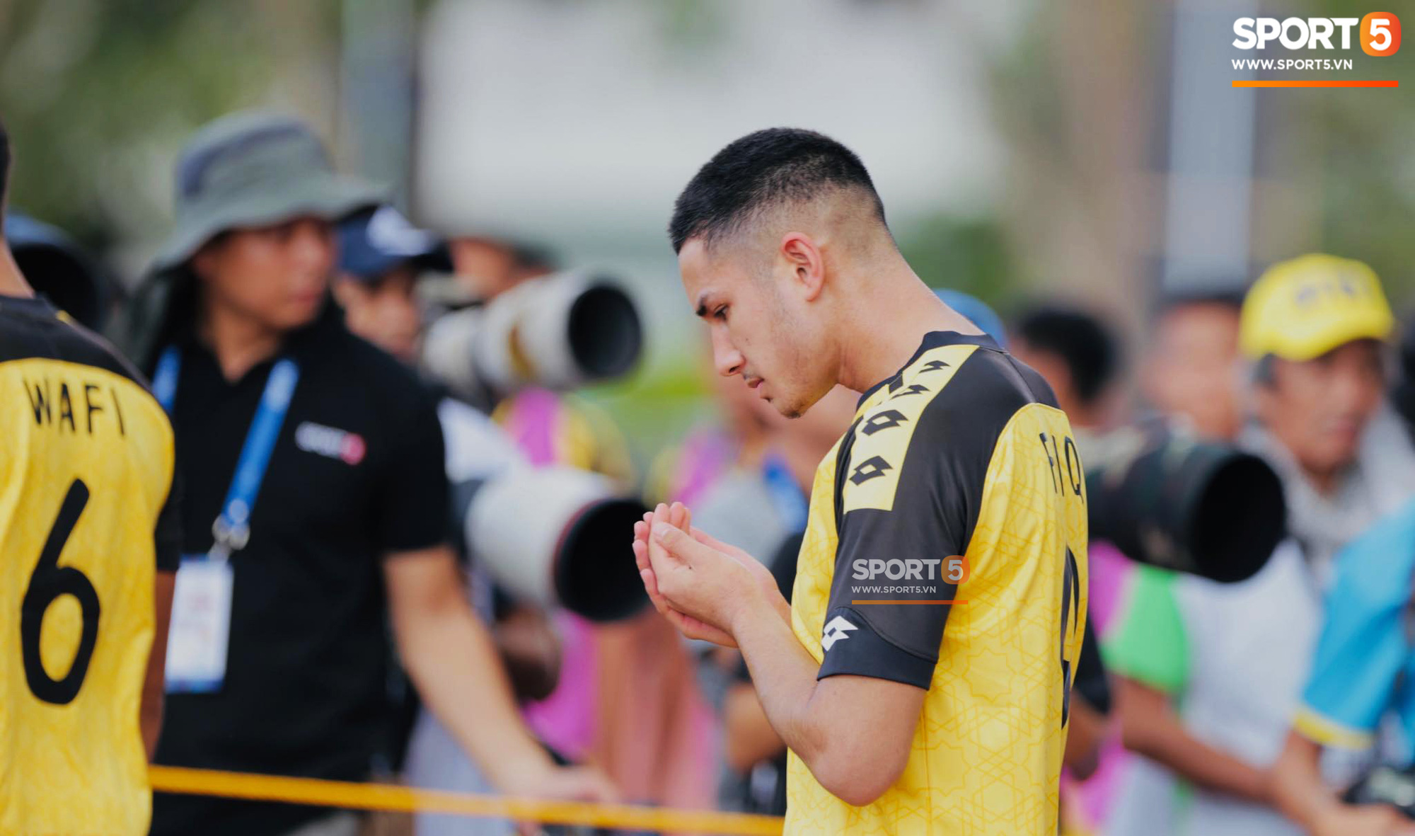 HLV Park Hang-seo bức xúc vì pha lật kèo của U22 Brunei: Cầu thủ giàu nhất thế giới không được đăng ký nhưng lại bất ngờ ra sân đá chính một cách đầy khó hiểu - Ảnh 5.