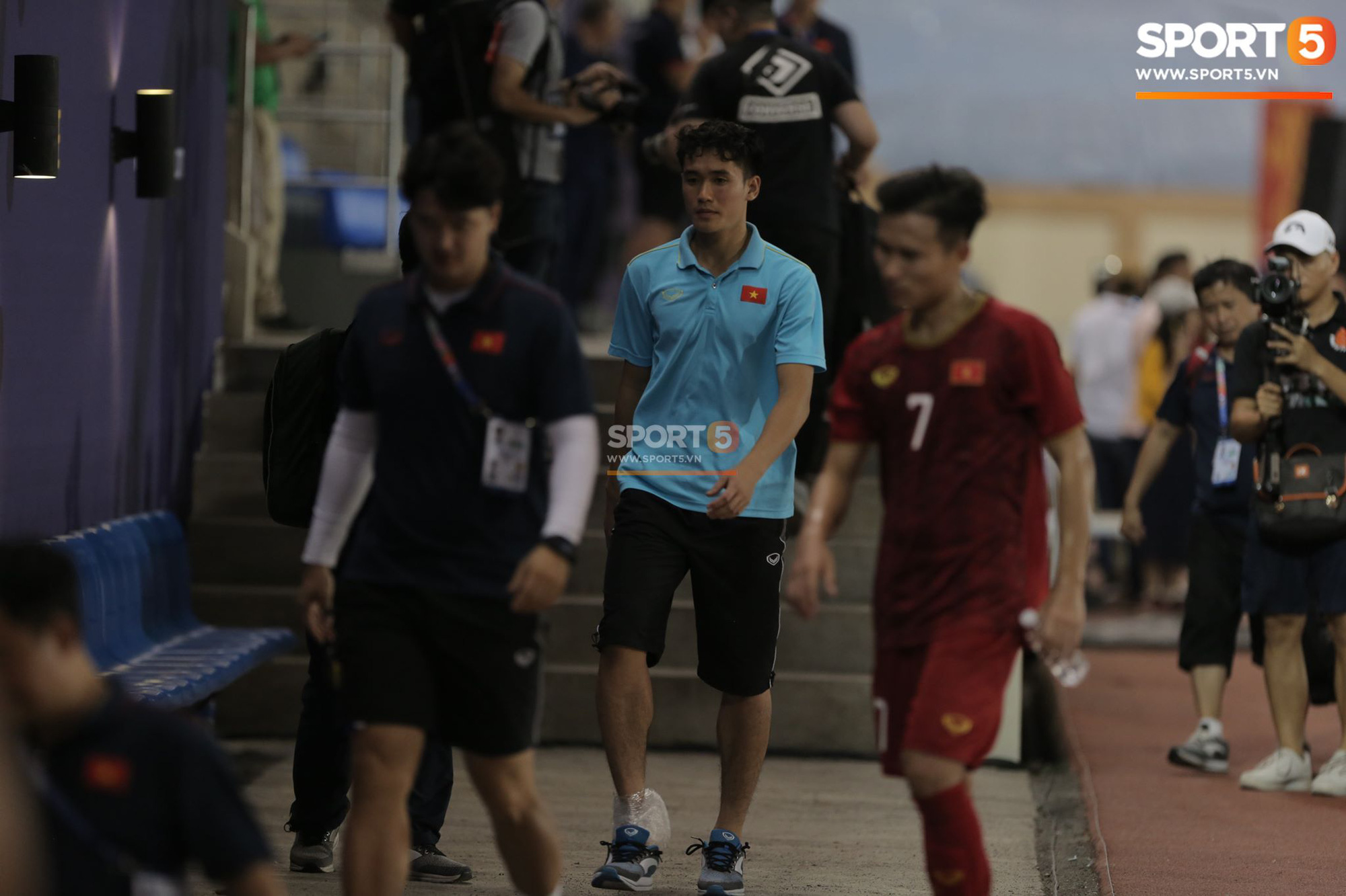U22 Việt Nam lo sốt vó vì trung vệ thép dính chấn thương sau trận thắng Brunei - Ảnh 5.