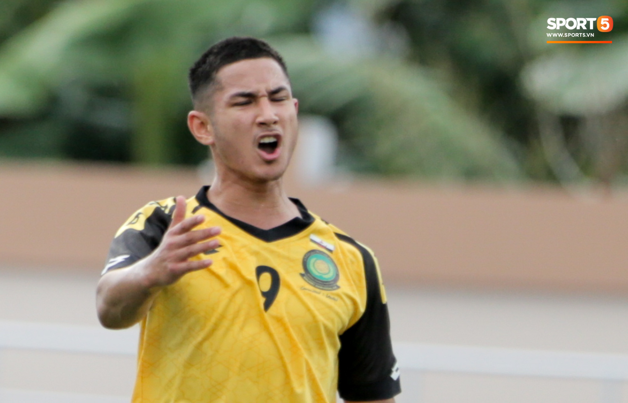 Cầu thủ tỷ phú Faiq Bolkiah tranh cãi với đội trưởng U22 Brunei khi chứng kiến đội nhà thua chóng vánh trước Việt Nam - Ảnh 10.