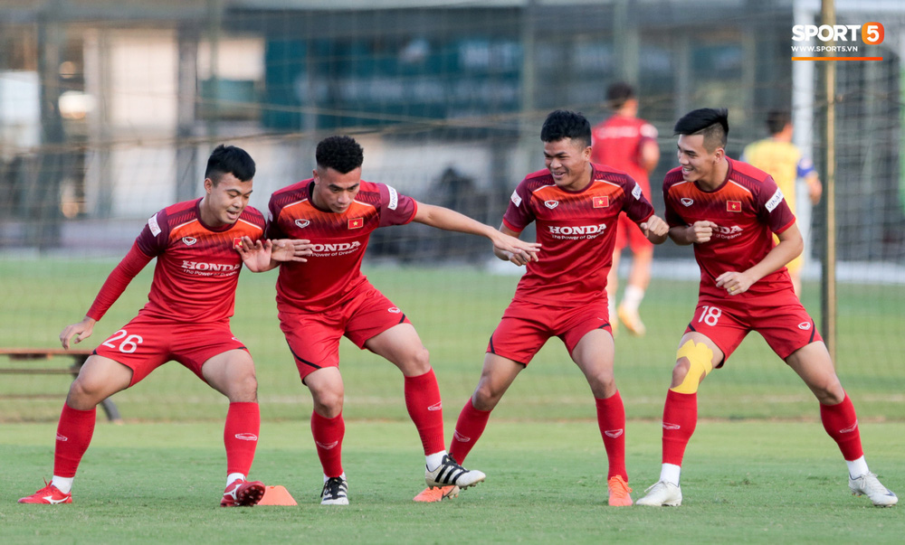Tuyển thủ U22 Việt Nam từ cười sang mếu vì mục tiêu vượt qua lịch thi đấu hành xác tại SEA Games 2019 - Ảnh 1.