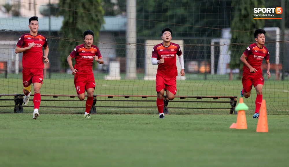 Tuyển thủ U22 Việt Nam từ cười sang mếu vì mục tiêu vượt qua lịch thi đấu hành xác tại SEA Games 2019 - Ảnh 3.