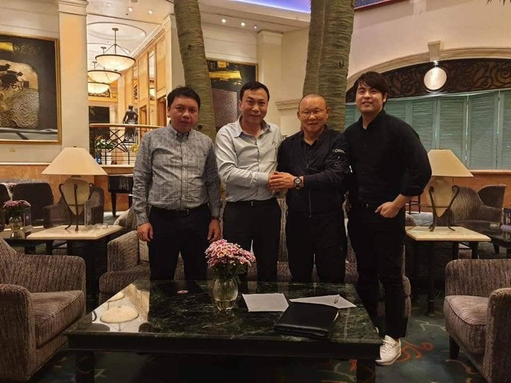 HLV Park Hang-seo nói cảm ơn bằng tiếng Việt, tự hỏi liệu đây có phải lần cuối cùng ký hợp đồng với VFF hay không - Ảnh 11.