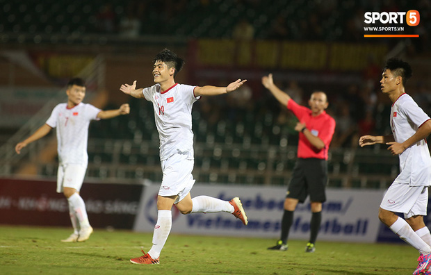 U19 Việt Nam thắng dễ U19 Guam 4-1, phù thủy trắng vẫn nổi điên trong ca-bin đội nhà - Ảnh 22.