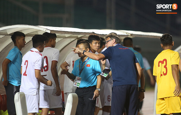 U19 Việt Nam thắng dễ U19 Guam 4-1, phù thủy trắng vẫn nổi điên trong ca-bin đội nhà - Ảnh 23.