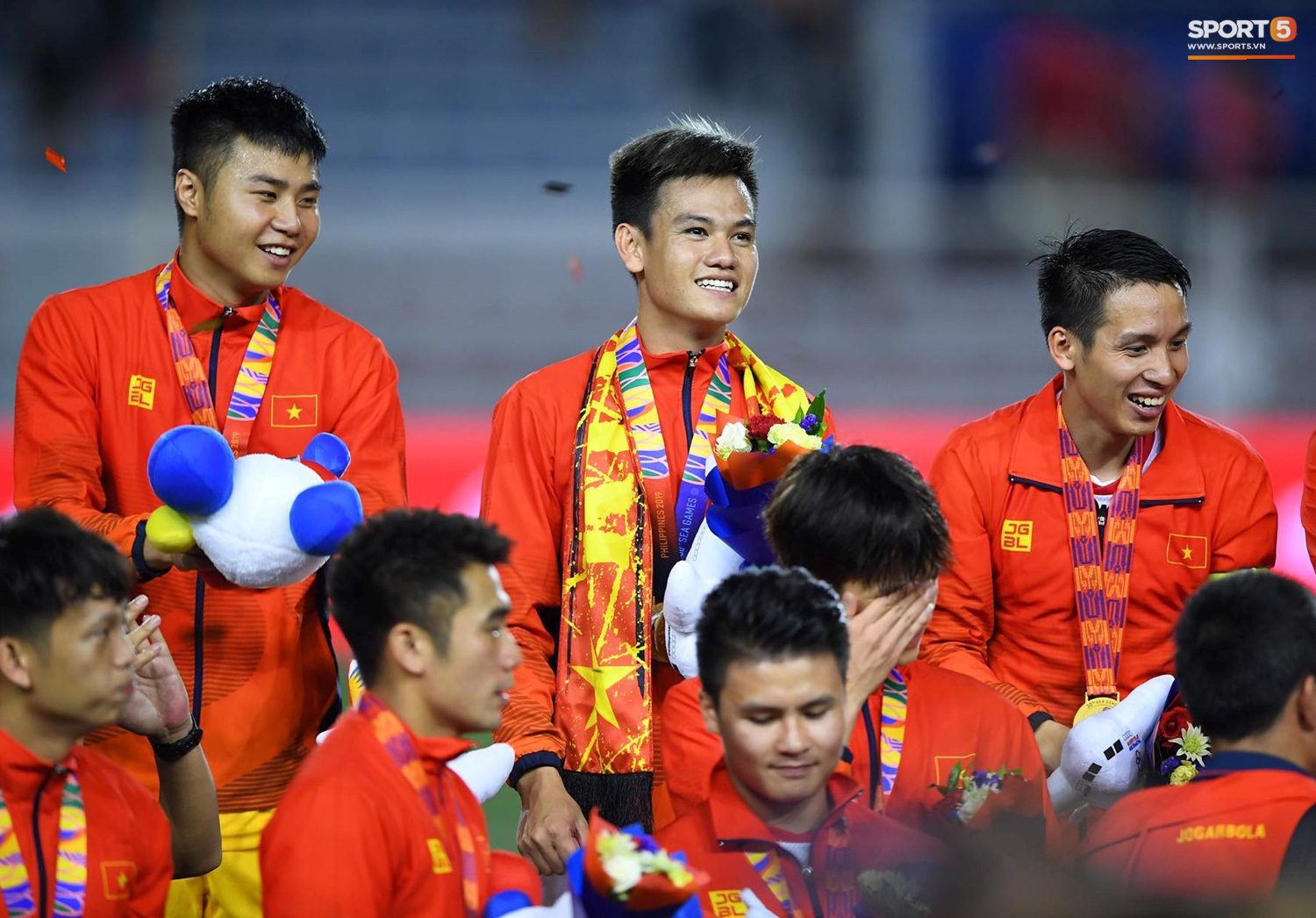 U22 Việt Nam ăn mừng cực cảm xúc khi vô địch SEA Games 30 - Ảnh 15.