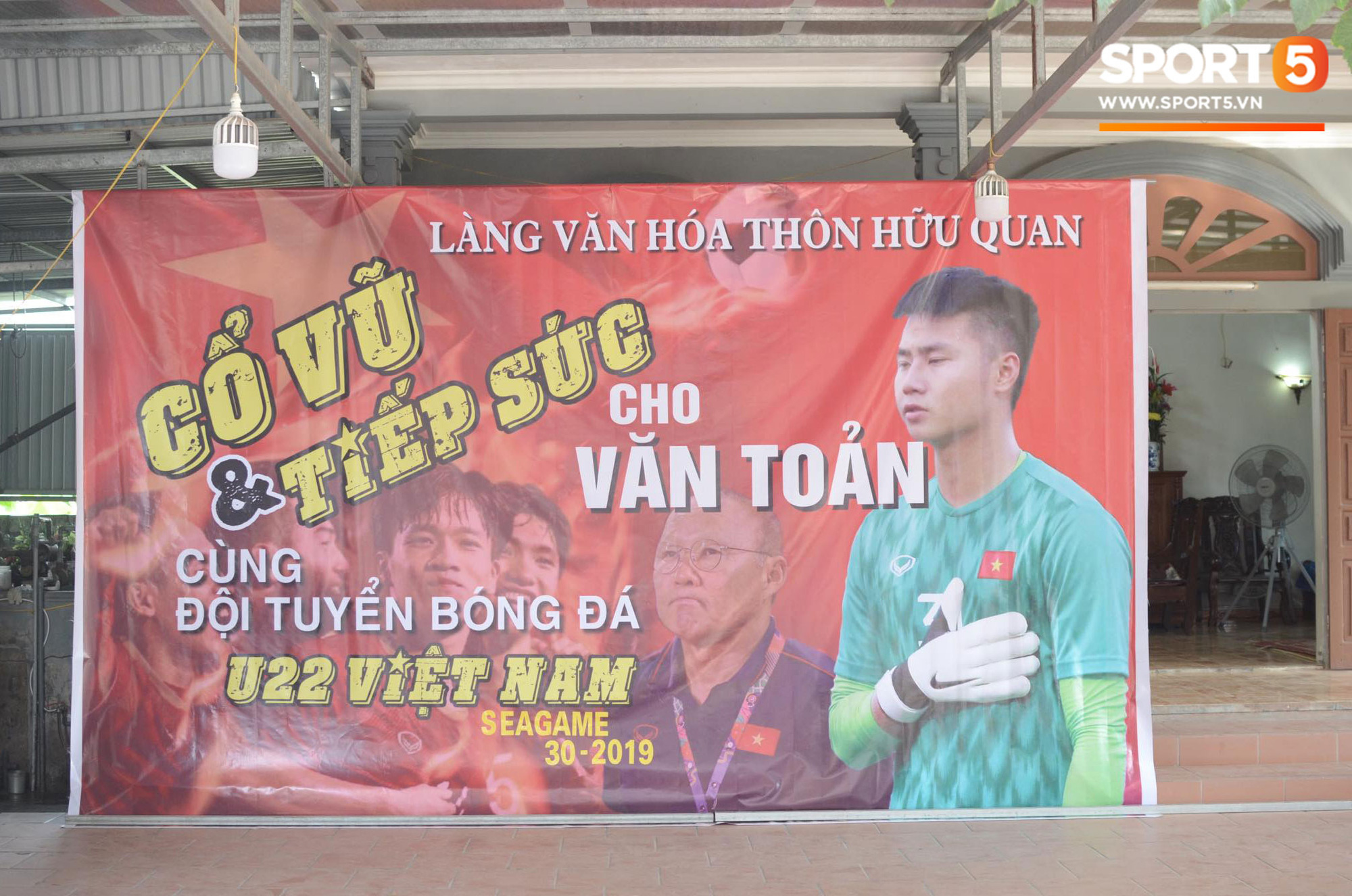 Đội tuyển U22 Việt Nam đã có mặt tại sân, sẵn sàng chinh phục tấm HCV SEA Games - Ảnh 24.