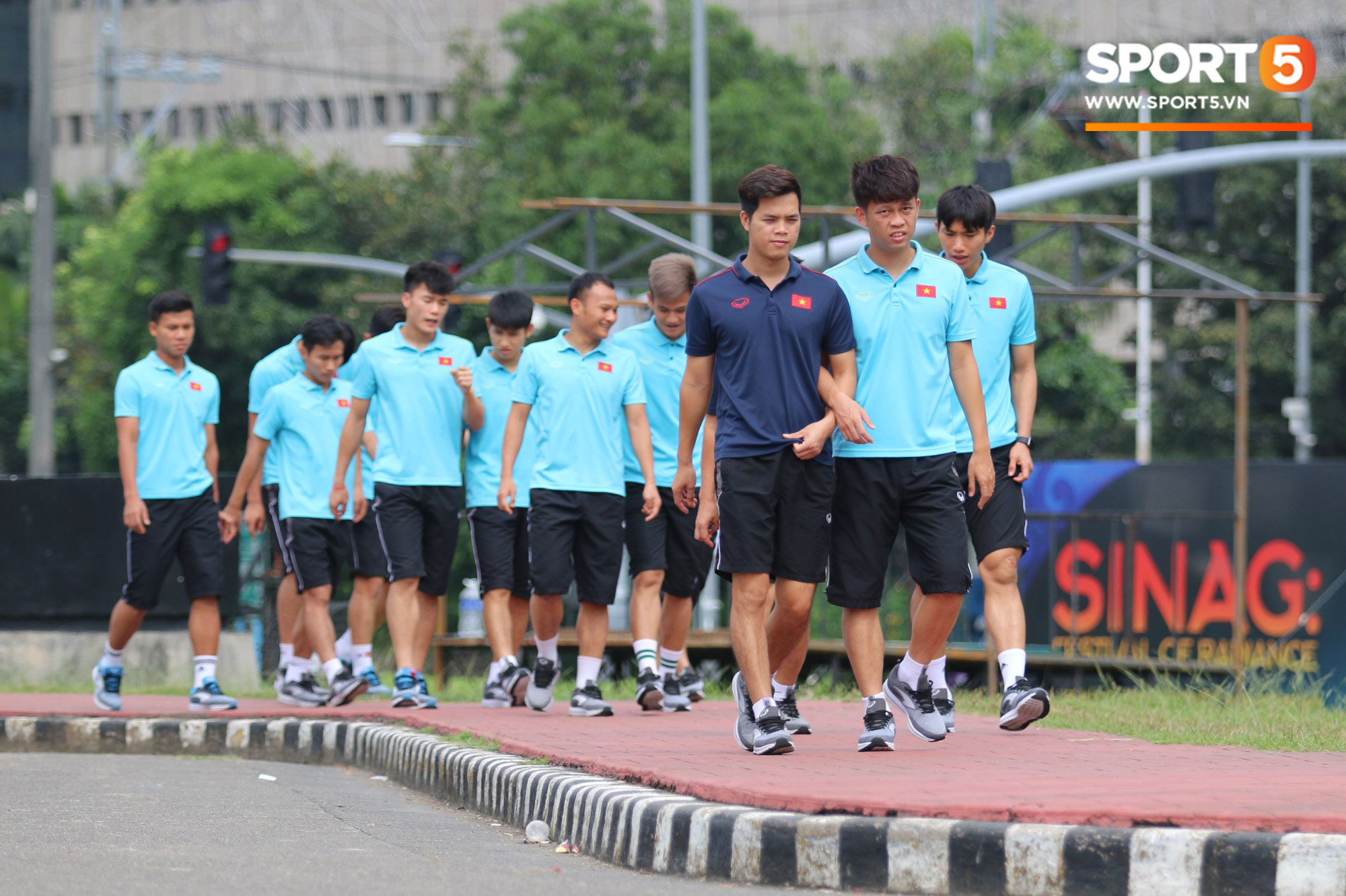 Đội tuyển U22 Việt Nam đã có mặt tại sân, sẵn sàng chinh phục tấm HCV SEA Games - Ảnh 33.