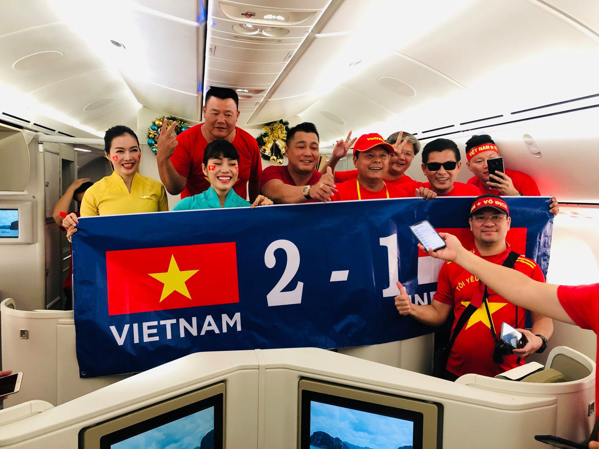 Đội tuyển U22 Việt Nam đã có mặt tại sân, sẵn sàng chinh phục tấm HCV SEA Games - Ảnh 13.