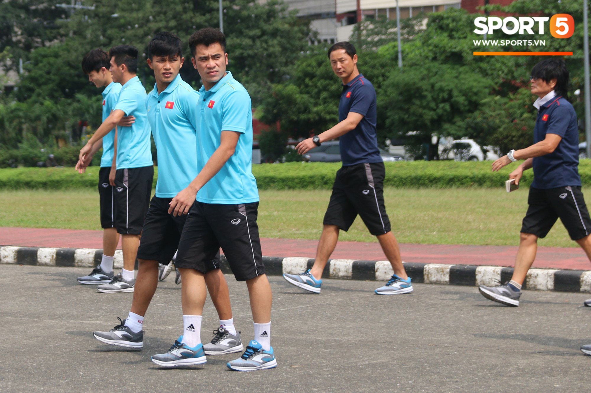 Đội tuyển U22 Việt Nam đã có mặt tại sân, sẵn sàng chinh phục tấm HCV SEA Games - Ảnh 35.