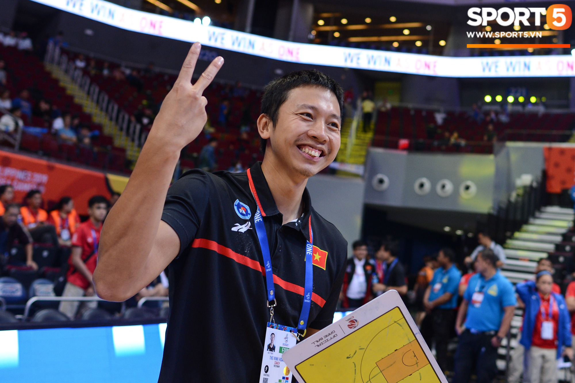Chùm ảnh: Bật tung cảm xúc khi bóng rổ Việt Nam lần đầu giành tấm huy chương đồng tại SEA Games - Ảnh 6.
