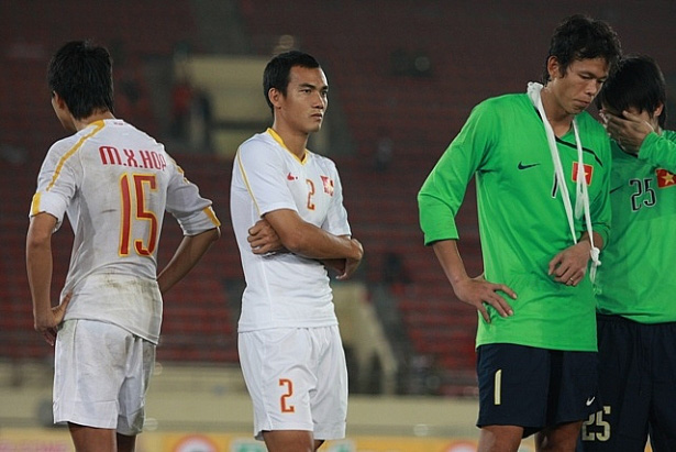Tròn 10 năm HLV trưởng U23 Việt Nam bóp cổ thủ môn ở chung kết SEA Games: Khoảnh khắc ám ảnh vẫn chưa có lời giải - Ảnh 2.